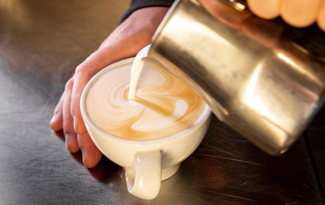 Нутрициолог рассказала, вредно ли добавлять молоко в кофе: вы будете удивлены