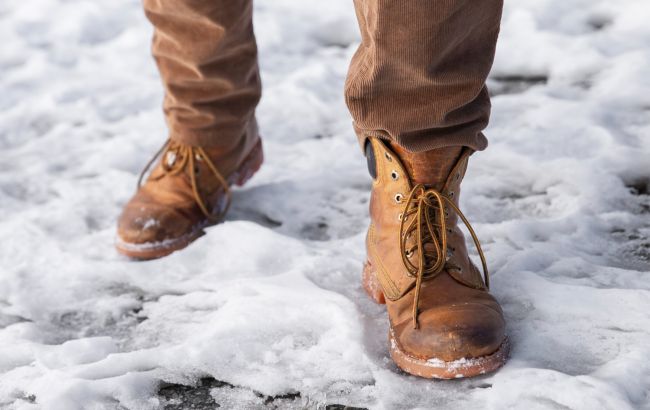 Обувь не будет промокать зимой благодаря этим доступным способам: не все о них знают
