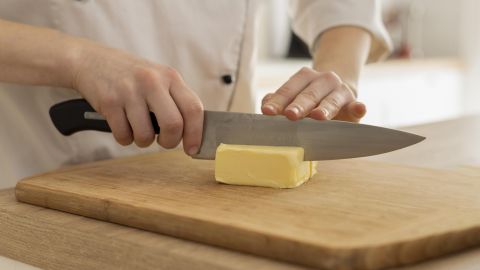 Як ідеально нарізати масло для бутерброда без ножа: цей лайфхак дійсно працює