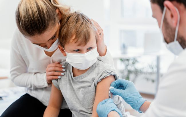 Білорусь почала вакцинацію дітей від коронавірусу