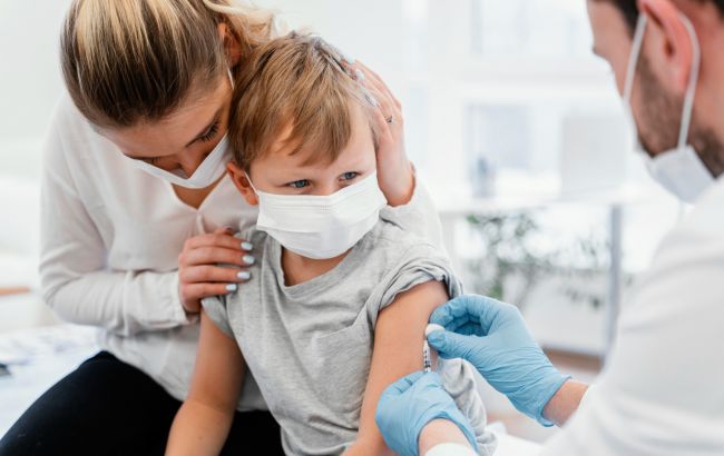 В Китае начнут вакцинировать детей от COVID с трехлетнего возраста