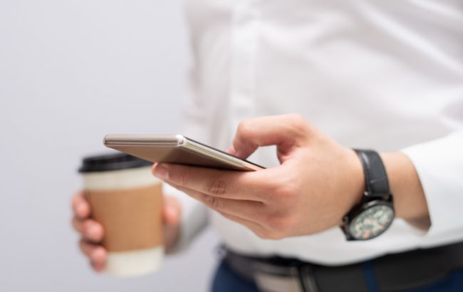 Цю функцію потрібно вимикати на телефоні, щоб захистити батарею та вберегти дані