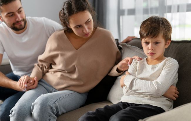 Як розповісти дитині про розлучення батьків та уникнути травм: 7 порад від психолога
