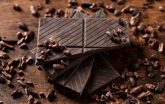 Почему на шоколаде появляется белый налет и можно ли его есть