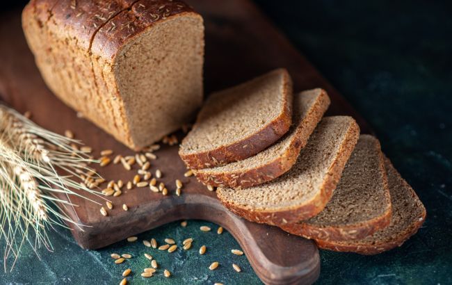 Ці способи допоможуть повернути свіжість черствому хлібу: буде м'який та ароматний