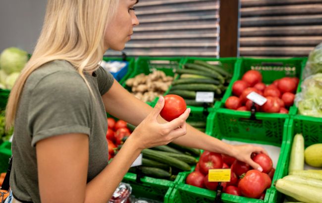 В Украине упала цена на популярный салатный овощ: какая стоимость в супермаркетах и на рынках