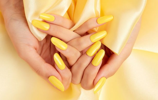 Грошовий манікюр на березень: який колір притягне гроші та кохання