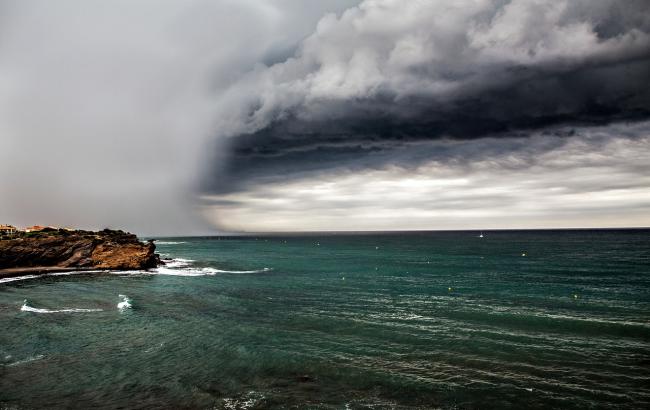 Блокпосты и высокие цены: в сети показали, как отдыхают на единственном курорте Донбасса (видео)