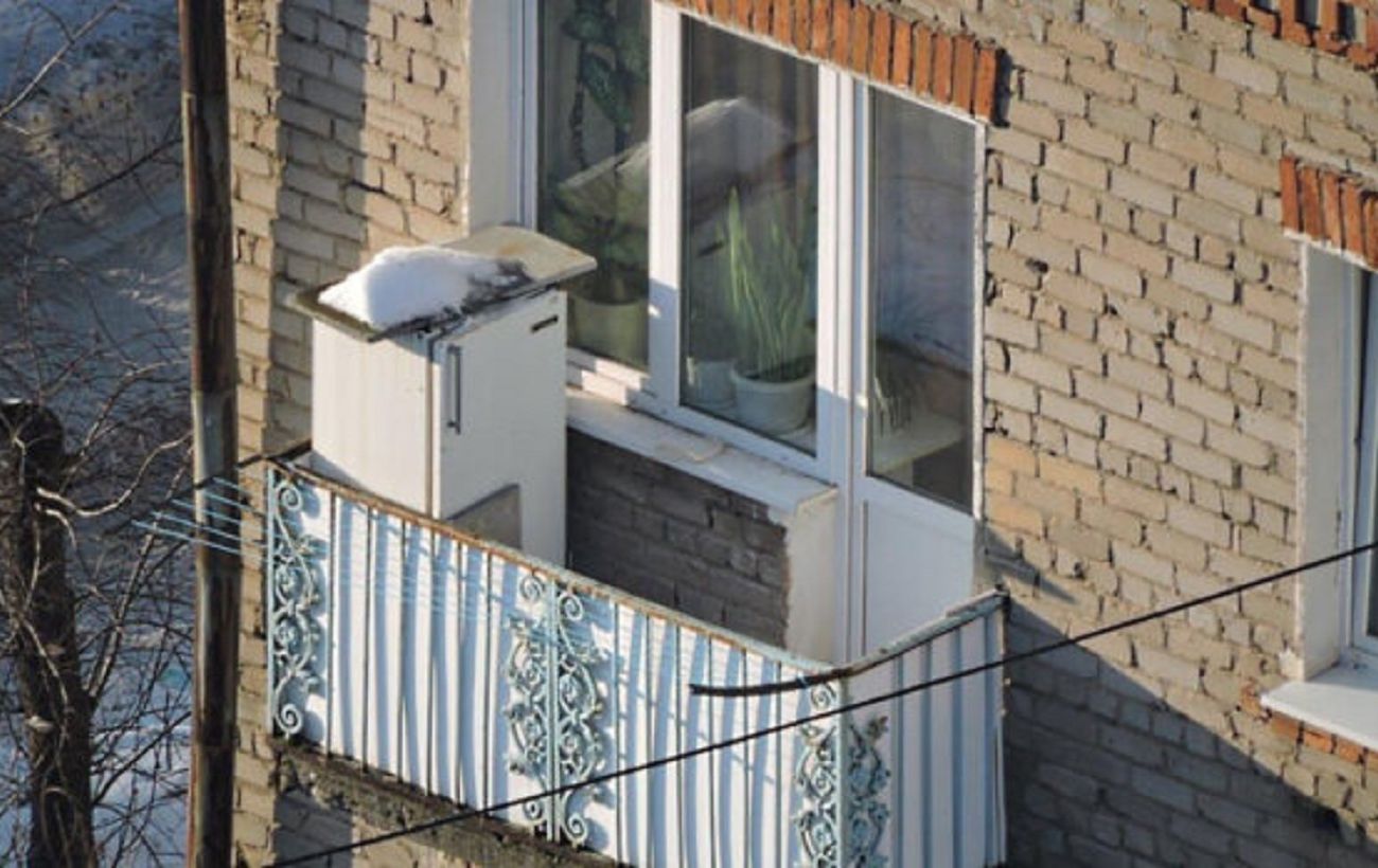 Чому не варто зберігати їжу на балконі взимку: про це мало хто знає