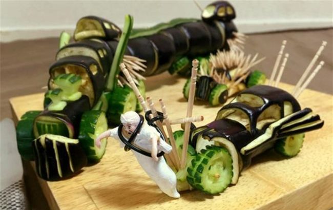 Японец из баклажанов и огурцов сделал машины из "Безумного Макса"