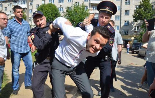 Задержание оппозиционера Яшина в Костроме объяснили нарушением закона о тишине