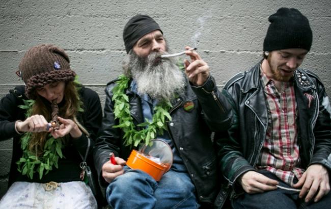 Порошенко просят легализировать марихуану