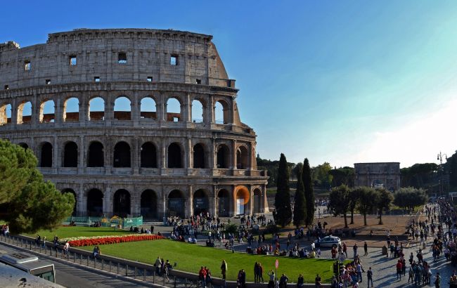След в истории. Знаменитую достопримечательность в Италии повредили в третий раз за месяц