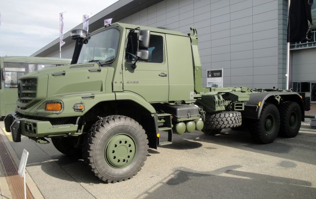 Mercedes-Benz передала более 100 внедорожных грузовиков Zetros для ВСУ