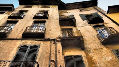 В Днепропетровской области рухнул балкон вместе с людьми (видео)