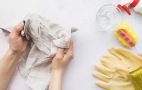 Ручка оставила пятно на одежде? Эти простые средства спасут ткань