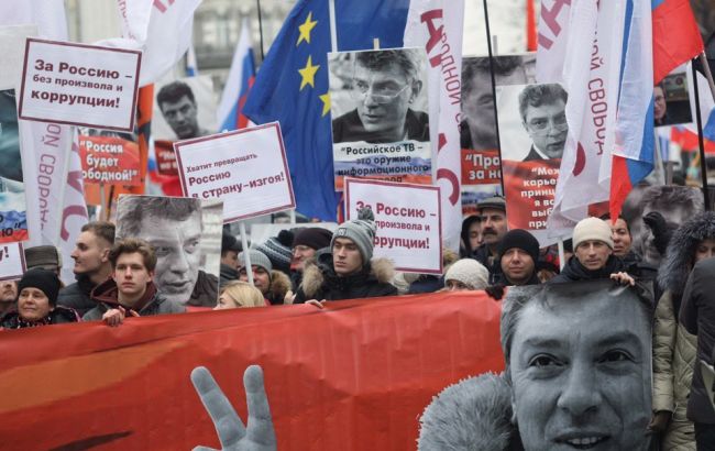 В Москве на марше памяти Немцова требовали свободу политзаключенным