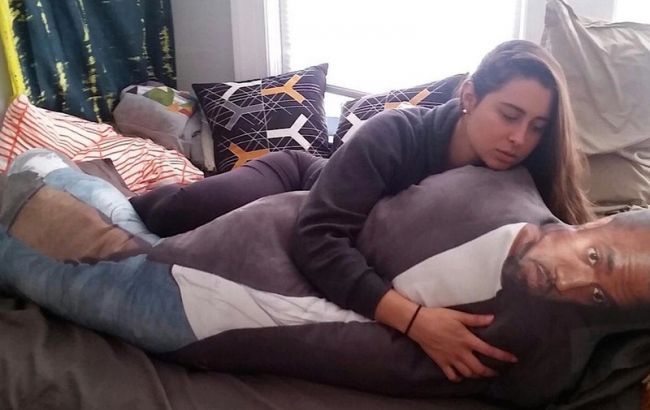 В США создали подушку в форме Канье Уэста