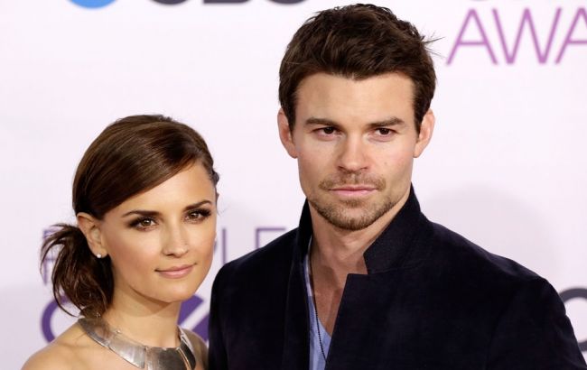 У Рэйчел Ли Кук и Дэниэла Гиллис родился ребенок