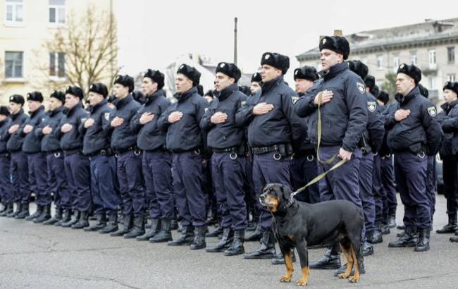 Аваков: "Полицейские выйдут из кабинетов на улицы"
