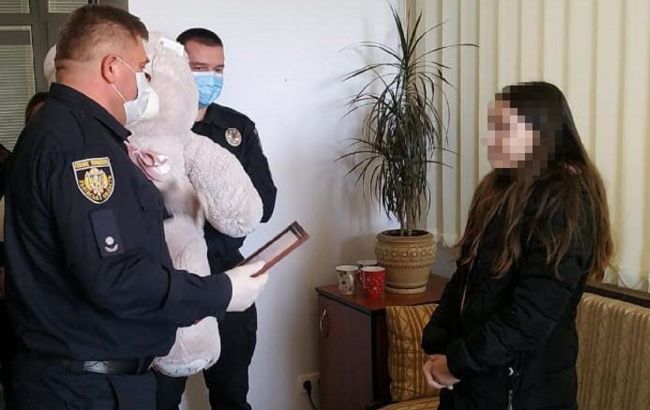 У Львові 11-річна школярка наздогнала і затримала грабіжника: сміливу дівчинку нагородили