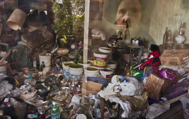 Черви, крысы и тараканы: киевлянка превратила свою квартиру в свалку