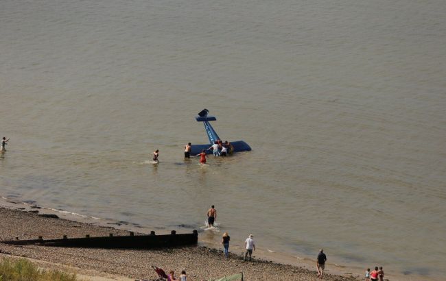 У Великобританії літак упав у море під час авіашоу