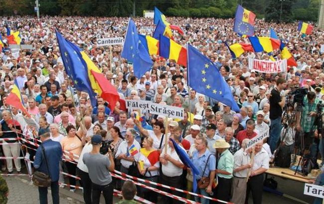 Протесты в Кишиневе: участники акции объявили руководству страны вотум недоверия