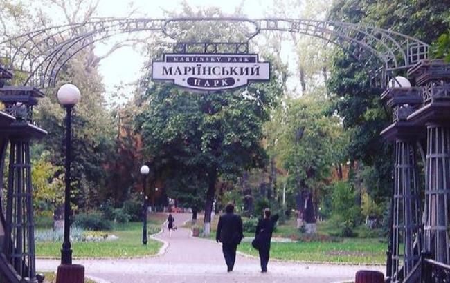 В столичных парках появились "мудрые" таблички