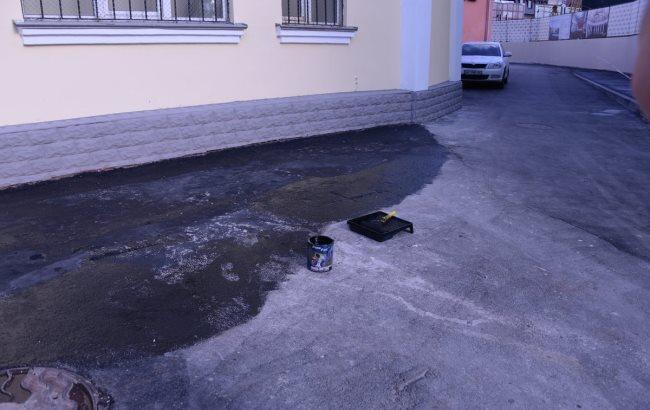 К приезду Порошенко в Харькове начали красить асфальт