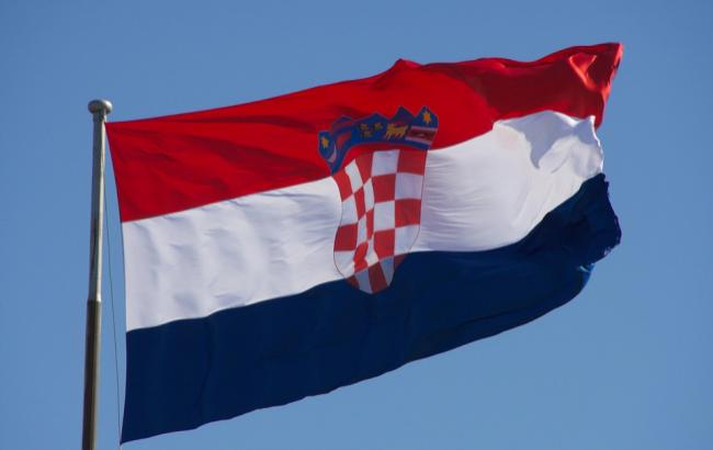 "Ахрана, атмєна": в центрі Києва розвісили прапори Хорватії (фото, відео)