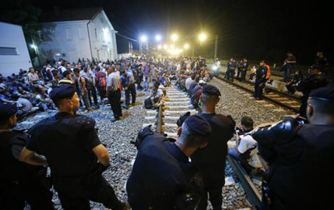 Хорватія через потік мігрантів перекрила дороги із Сербії