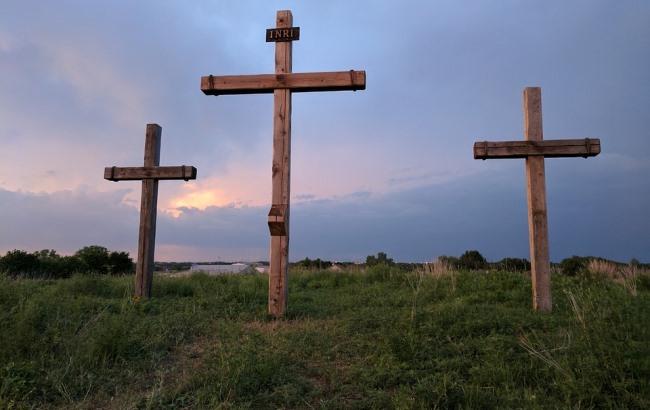 Під окупованим Севастополем на могилі невідомого солдата побудували будинок