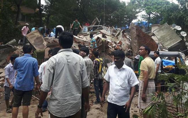 В результаті обвалення житлового будинку в Індії загинули 7 осіб