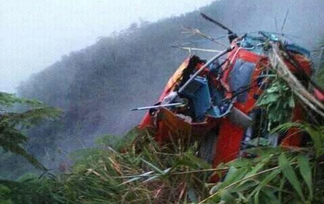 В результате крушения спасательного вертолета в Индонезии погибли 8 человек