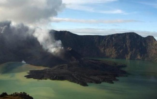 Международный аэропорт на Бали закрыли из-за извержения вулкана