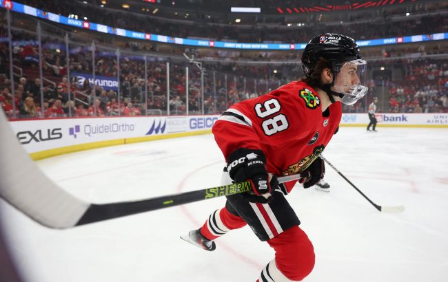 Форвард "Чикаго" с пятью пунктами за матч возглавил топ-3 звезд вечера НХЛ: видео