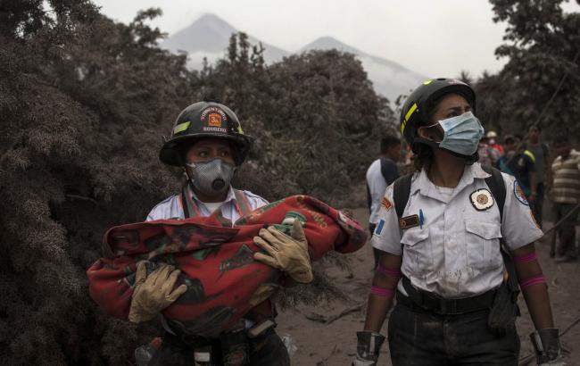 Число погибших из-за извержения вулкана в Гватемале возросло до 65 человек