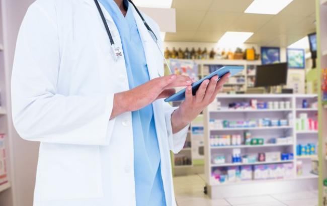 В Киеве посетители аптеки сами задержали грабителя