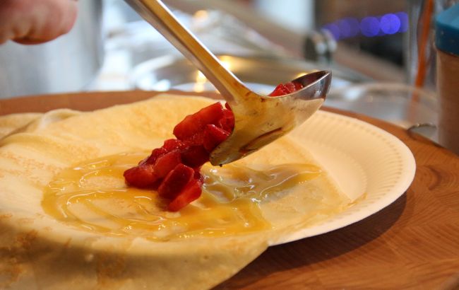 Тонкі ажурні млинці, які ніколи не рвуться: просто додайте "особливу" воду