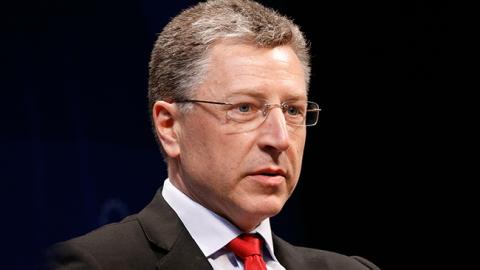 Волкер выступил за публикацию ОБСЕ серийных номеров танков на Донбассе