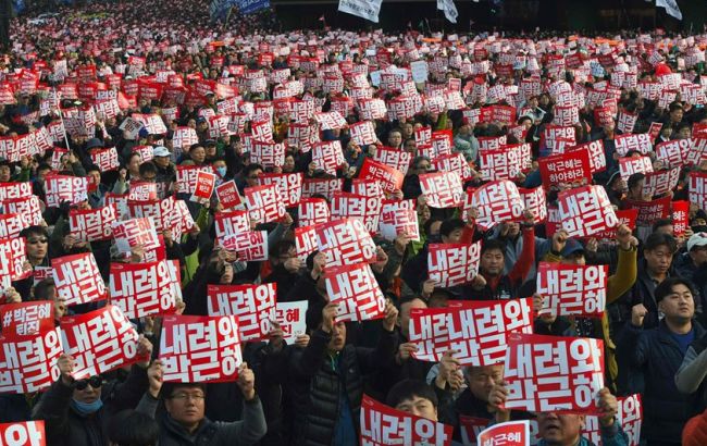 У Сеулі 850 тис. протестувальників вимагають відставки президента Південної Кореї