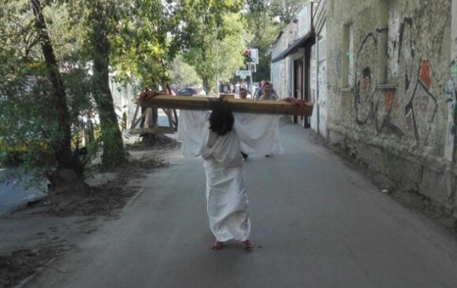 В России полиция прервала крестный путь "Иисуса"