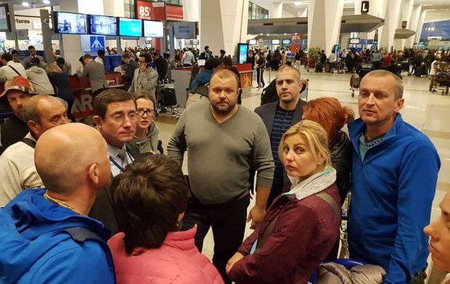 Застрявшие в Индии пассажиры начали возвращаться в Украину