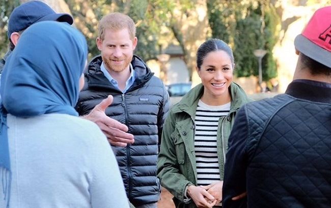 Счастливые Меган Маркл и принц Гарри посетили конный клуб в Марокко (видео)