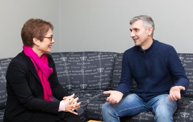 Посол США встретилась в Одессе с активистом Михайликом