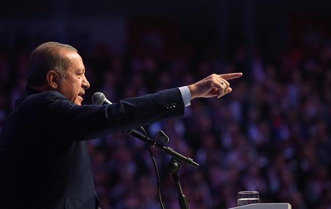 Эрдоган запретил туркам покупать недвижимость за доллары
