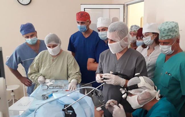 У Львові провели унікальну операцію дитині: вже майже не дихала