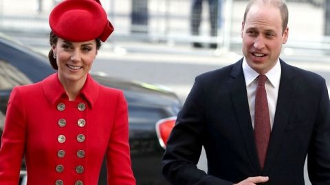 Яркий выход: Меган Маркл, Кейт Миддлтон и Елизавета II в стильных нарядах на службе в Вестминстерском аббатстве