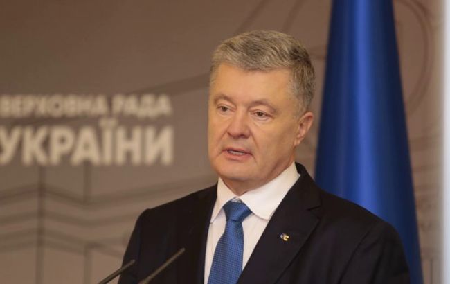 Порошенко: из-за некомпетентности Кабмина уровень жизни украинцев стремительно падает